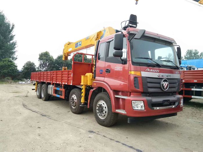 歐曼前四后八隨車吊（16噸吊機(jī)）