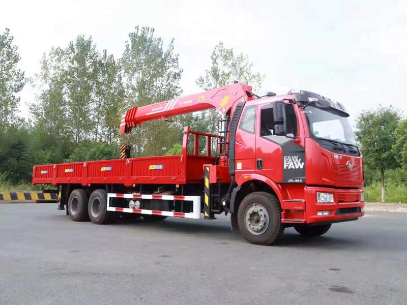 解放后八輪隨車吊（10-12噸）