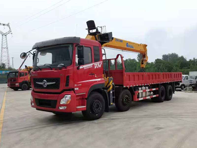 東風(fēng)D7V前四后八隨車吊